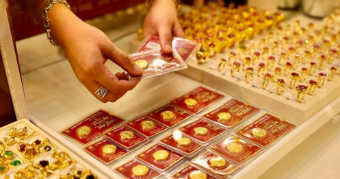 Giá vàng "bốc hơi" hàng triệu đồng sau cú sốc kinh tế Mỹ