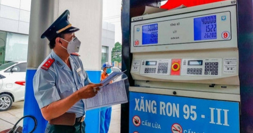 Việt Nam dùng "lá chắn" thuế 0% hóa giải áp lực xăng dầu thế giới