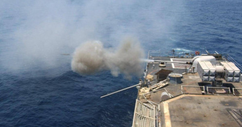 Chiến hạm Mỹ nã pháo, bắt tàu hàng Iran