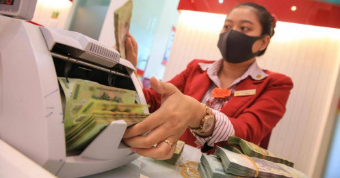 Tiền tiết kiệm không còn là "vịnh tránh bão"?