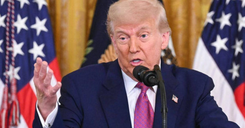 Trump "siết gọng kìm" Iran trên biển