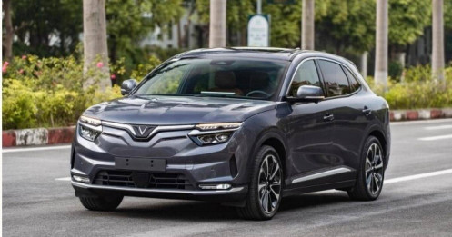 Ông Phạm Nhật Vượng úp mở chuyện VinFast sản xuất xe hybrid