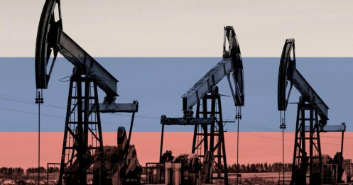 Mỹ khóa chặt dòng dầu từ Moscow và Tehran