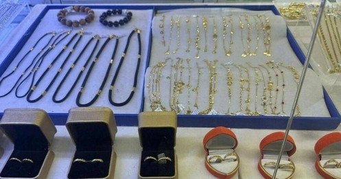 Hàng loạt tiệm vàng tại TP.HCM "ngã ngựa" vì trang sức lậu