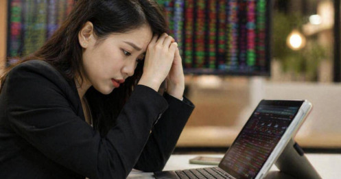 Cổ phiếu bất ngờ “nằm sàn”: Nhà đầu tư nên làm gì để tránh thua lỗ nặng?