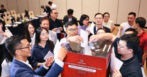 Lãnh đạo doanh nghiệp nói gì khi cổ đông hỏi về giá cổ phiếu?