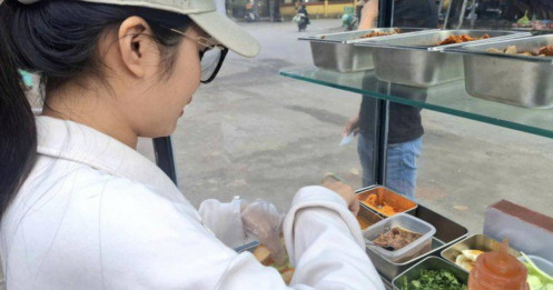 Đề xuất phạt tới 4 triệu đồng nếu để móng tay dài khi bán đồ ăn: Người bán lo lắng, người dân ủng hộ