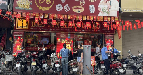 Chuyên gia phân tích về tình trạng giá vàng trong nước vẫn cao hơn giá vàng thế giới trên 19 triệu đồng/lượng