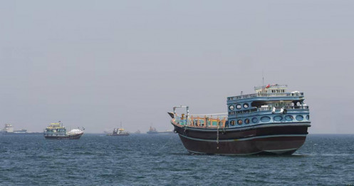 Eo biển Hormuz rực lửa đẩy giá dầu vượt ngưỡng 112 USD