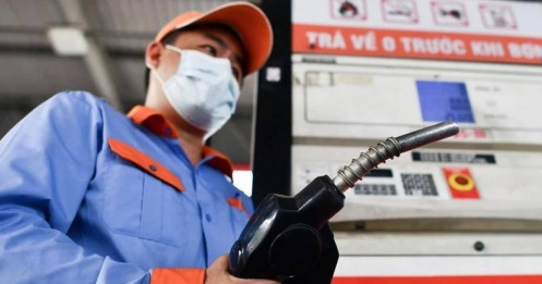 Nghịch lý lợi nhuận giữa "bão giá" Trung Đông