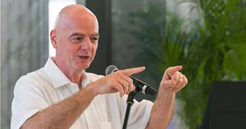 Chủ tịch FIFA: Vé World Cup 2026 giá 2 triệu USD 'không đắt', sẽ đãi xúc xích và Coca-Cola cho bất kỳ ai bỏ ra số tiền đó