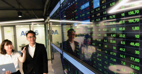 “Mùa săn sale” trên sàn chứng khoán