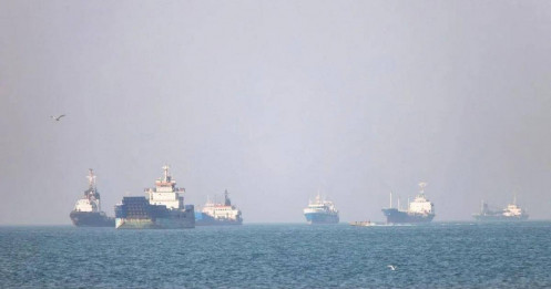 Hormuz "rực lửa" trước chiến thuật "tấn công bầy đàn" của Iran