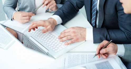 VN-Index "quăng quật" quanh 1.900 điểm: Dòng tiền đang âm thầm rời họ VIN để chạy sang dầu khí?