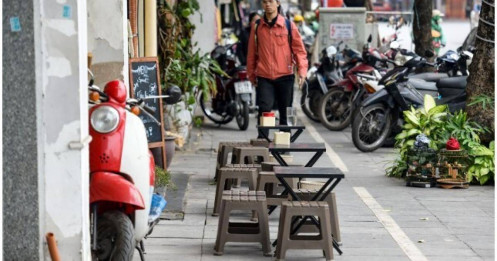 Doanh thu giảm 20%, tiểu thương phố cổ mong được thuê vỉa hè hợp pháp
