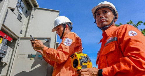 Hà Nội, TP.HCM "căng mình" vì cơn khát điện