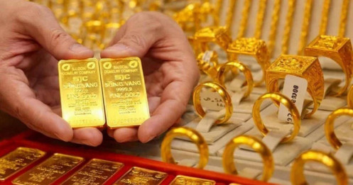Vàng SJC neo cao bất chấp khoảng cách với thế giới