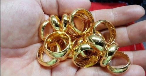 Giá vàng miếng, vàng nhẫn rớt thảm, mất mốc 160 triệu đồng/lượng