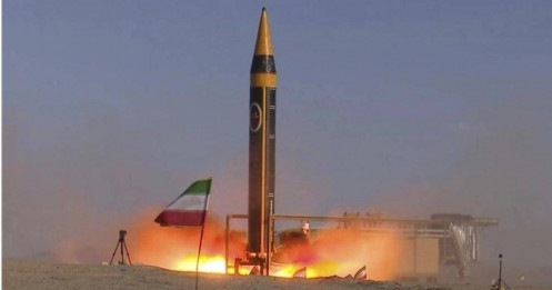 Iran tuyên bố tập kích căn cứ không quân Mỹ