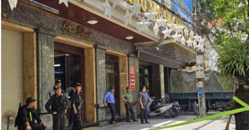 Công an phong tỏa một cửa hàng vàng nổi tiếng ở Ninh Bình