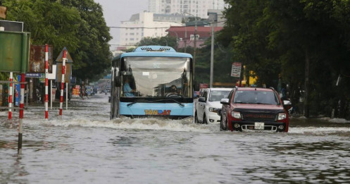 Lối thoát nào cho bài toán chống úng ngập kinh niên tại Hà Nội?