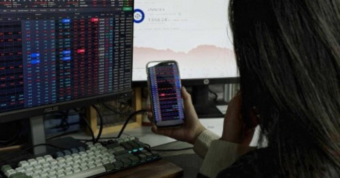 Tiền vào chứng khoán thấp nhất từ đầu năm