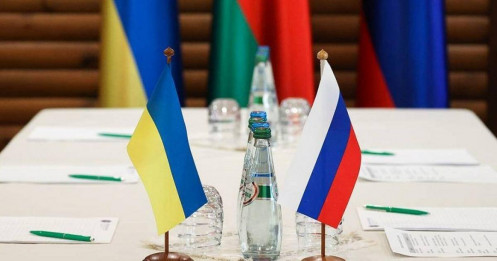 Trò chơi cân não trên bàn cờ ngoại giao giữa Moscow và Kyiv