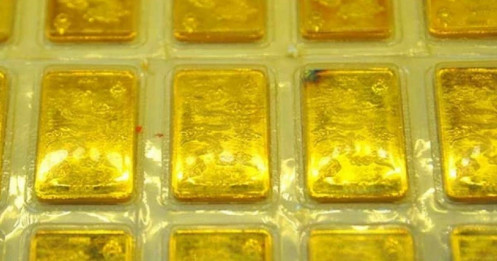 Khoảng cách đắt đỏ của giá vàng trong nước dần thu hẹp
