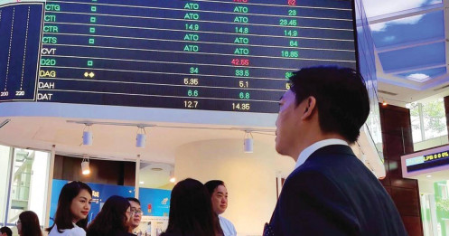 Tiền vẫn đứng ngoài cuộc chơi?