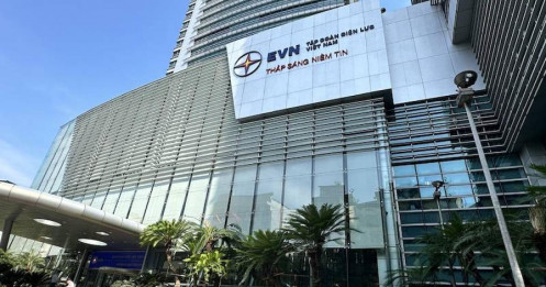 Điện lực EVN "đẹp lên" bất thường, chuyện gì đang diễn ra?