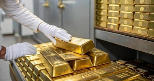 Điều gì đứng sau cú bán tháo bất ngờ của vàng?