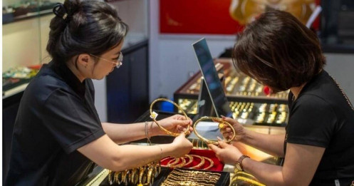 Vì sao giá vàng, bạc "lao dốc không phanh"?
