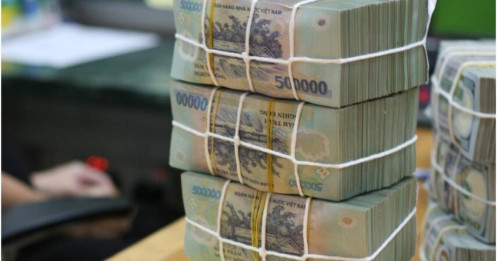 Sau cú tăng sốc lên 9,35%, lãi suất qua đêm giảm một mạch về 4,9%