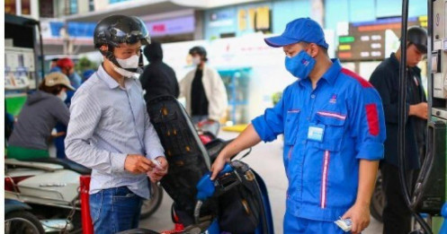 Giá xăng E10 giảm về sát 22.000 đồng