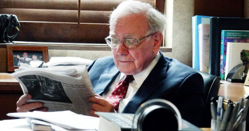Warren Buffett vẫn đọc báo cáo tài chính, một việc cũ kỹ mà thế giới hiện đại đã nhiều lần cho là lỗi thời