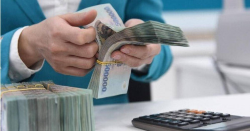 Vì sao tiền gửi ngân hàng cứ tăng mãi?