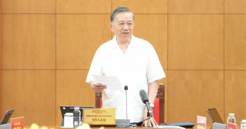 "Không thể hoạch định tương lai bằng tư duy ngắn hạn"