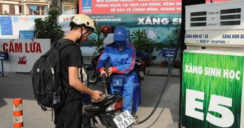Người dân "chật vật" tìm xăng E5