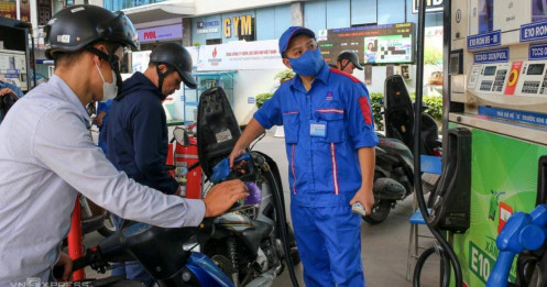 Đề xuất tiếp tục giảm thuế môi trường, VAT với xăng dầu đến 30/9