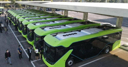 Chính thức: Hà Nội hỗ trợ 70% lãi vay cho doanh nghiệp đầu tư xe buýt điện và trạm sạc