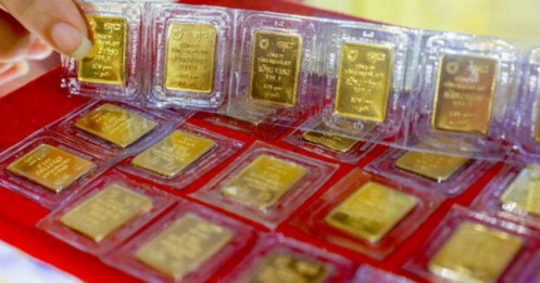 Áp lực quốc tế đẩy giá vàng trong nước lùi sâu