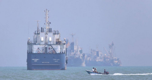 Vệ binh Iran cảnh báo xử lý 'tàu thuyền vượt Hormuz trái phép'