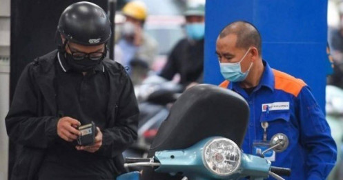 Vì sao giá xăng liên tục giảm?
