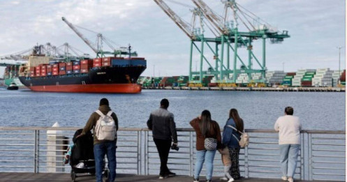 Cơn sốt "chạy hàng" trước thuế mới của ông Trump khiến chi phí logistics leo thang
