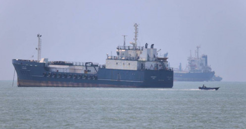 Oman - Iran có thể hợp tác thu phí ở Hormuz thế nào