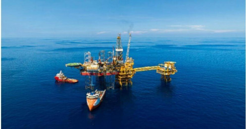 Mỏ dầu 74 triệu thùng ngoài khơi Việt Nam chính thức đón dòng khí đầu tiên