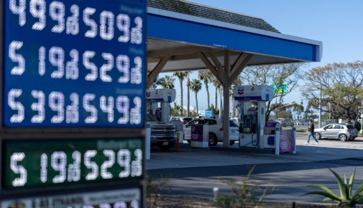 Giá xăng Mỹ vượt mốc 4 USD/gallon: Nỗ lực “hạ nhiệt” của ông Donald Trump chưa đủ lực