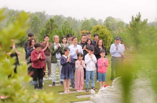 Văn khấn Tết Thanh Minh 2026 trong nhà, ngoài mộ