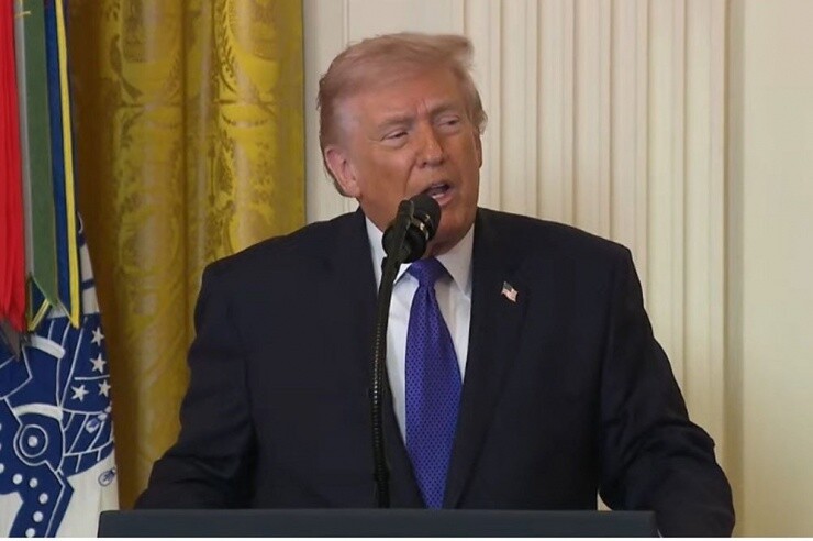Giá vàng lao dốc, dầu tăng vọt 13% sau bài phát biểu của ông Donald Trump