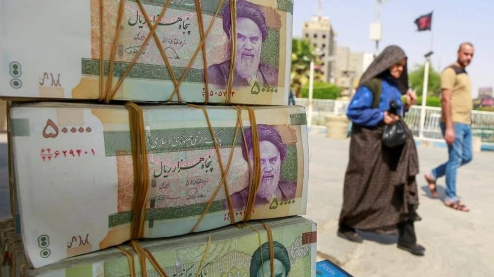 Iran "hốt bạc" giữa vòng vây lửa đạn